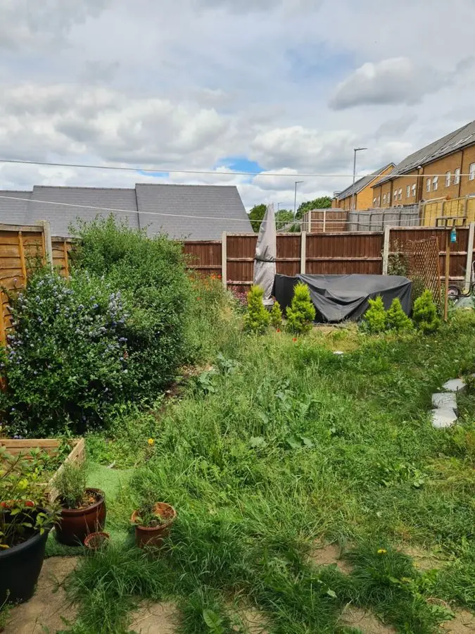 Gravel, stepping stones and a bistro table: the garden before