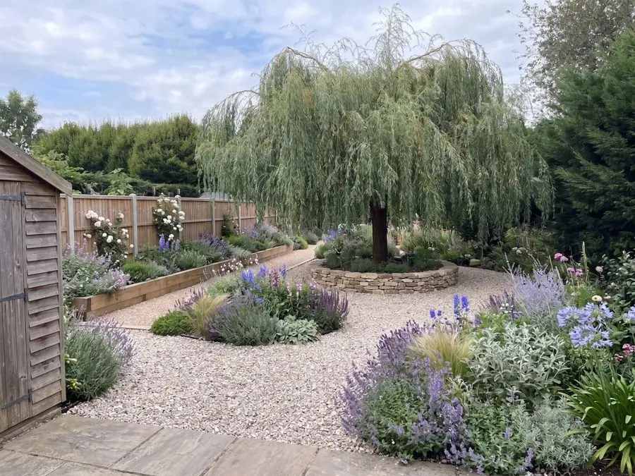 Gravel circle round a weeping willow, redesigned