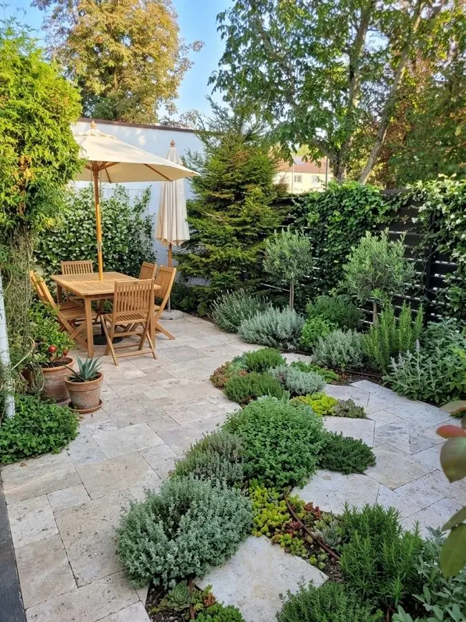 Pale stone courtyard garden, redesigned