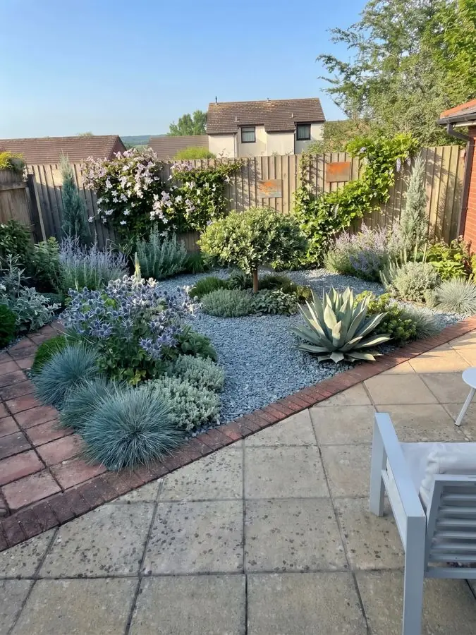 Silver and blue gravel bed, a patio garden idea