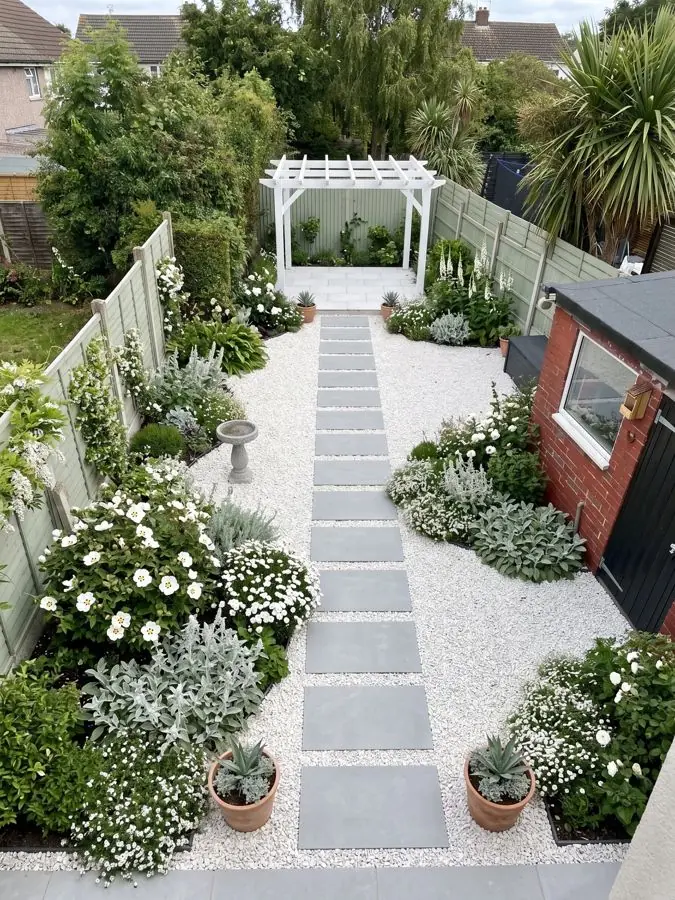 White gravel, pale slabs and a pergola, a patio garden idea